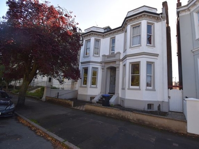 Terraced house to rent in Leam Terrace, Leamington Spa, Warwickshire CV31