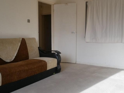 2 Bedroom Apartment For Rent In Northolt, Middlesex