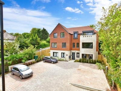 2 Bedroom Apartment For Sale In Old Lodge Lane, Purley