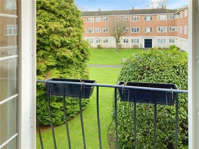 2 Bedroom Apartment For Sale In Walton-on-thames