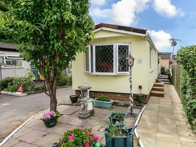 2 Bedroom Park Home For Sale In Merstham, Redhill