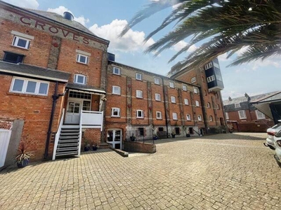 3 Bedroom Flat For Sale In Spring Road, Weymouth