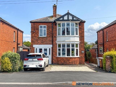 4 Bedroom Detached House For Sale In Harewood Avenue