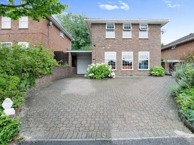 4 Bedroom Detached House For Sale In South Croydon