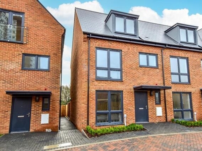 4 Bedroom End Of Terrace House For Sale In Watford, Hertfordshire
