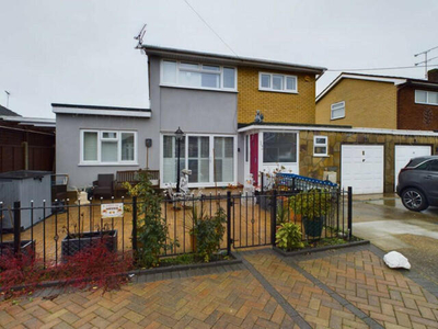 4 Bedroom Link Detached House For Sale In Canvey Island