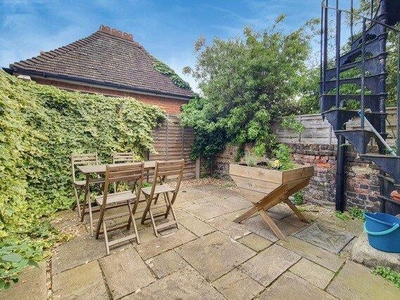 1 Bedroom Apartment For Sale In
East Putney
