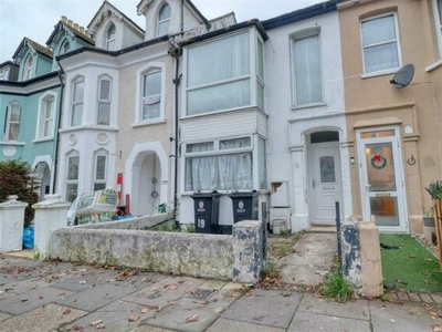 1 Bedroom Flat For Sale In Clacton-on-sea
