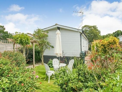 1 Bedroom Park Home For Sale In Lingfield, Surrey