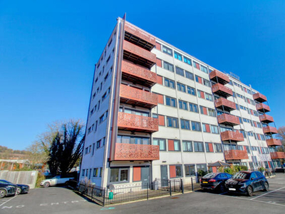 1 Bedroom Penthouse For Sale In High Wycombe