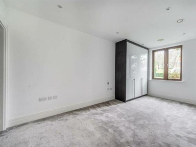 2 Bedroom Apartment For Rent In Hampton Road, Stanmore