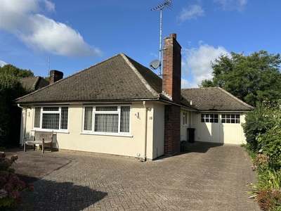 2 bedroom detached bungalow for sale in Willow Close, Hutton, Brentwood, CM13