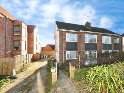2 Bedroom Flat For Sale In Brentwood, Essex
