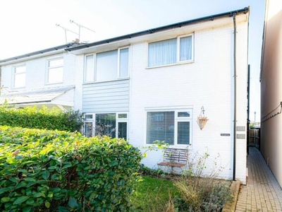 2 Bedroom Flat For Sale In Whitstable