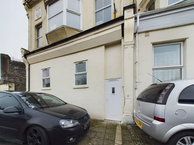2 bedroom ground floor flat for rent in Saltash Road, Keyham, Plymouth, PL2