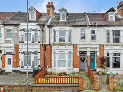 2 Bedroom Ground Floor Flat For Sale In Portsmouth