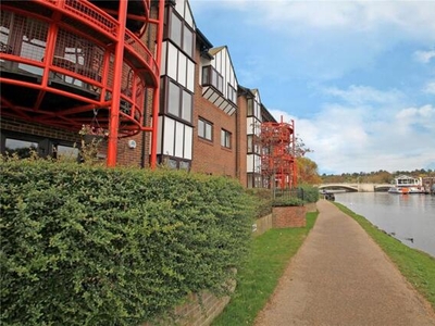 3 Bedroom Apartment For Rent In Reading, Berkshire