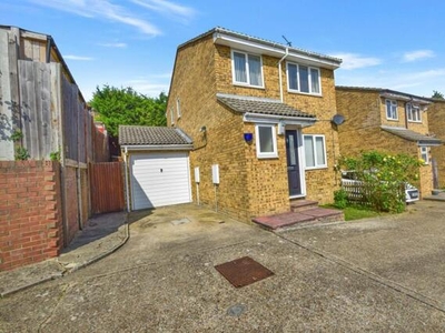 3 Bedroom Detached House For Sale In Chatham