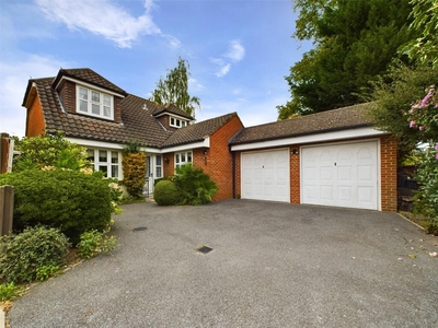 3 bedroom detached house for sale in Crushes Close, Hutton, Brentwood, Essex, CM13