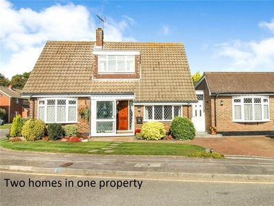 3 bedroom detached house for sale in Meadsway, Great Warley, Brentwood, Essex, CM13