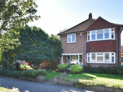 3 Bedroom Detached House For Sale In Walton-on-thames