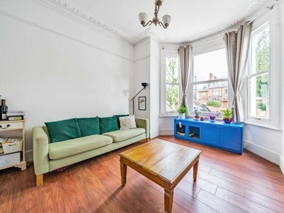 3 Bedroom Flat For Sale In Ealing, London