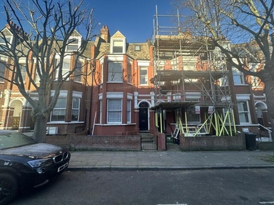 3 Bedroom Flat For Sale In Finsbury Park, London