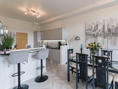 3 Bedroom Penthouse For Sale In Threadfold Way, Eagley