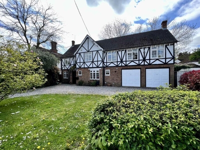 4 bedroom detached house for sale in Billericay Road, Brentwood, CM13
