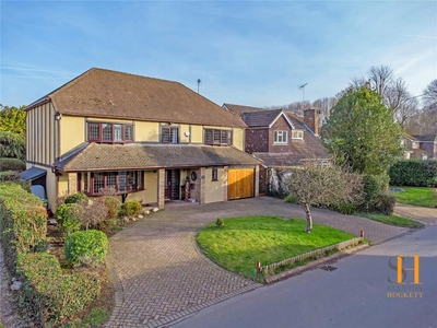 4 bedroom detached house for sale in Hall Green Lane, Hutton, Brentwood, Essex, CM13