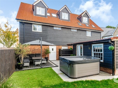4 bedroom detached house for sale in Rainbird Place, Pilgrims Hatch, Brentwood, CM14