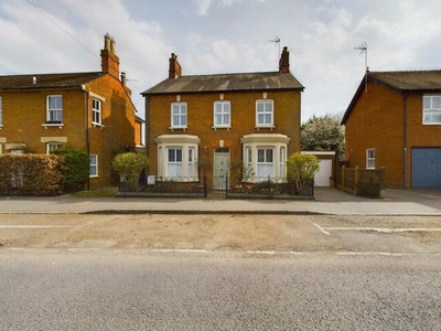 4 Bedroom Detached House For Sale In Waddesdon