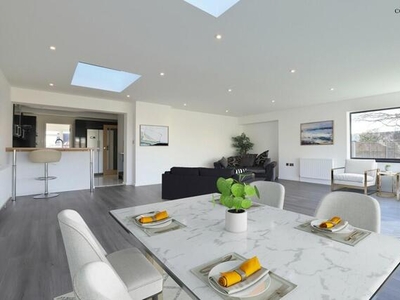 4 Bedroom Semi-detached House For Sale In Pennington, Lymington