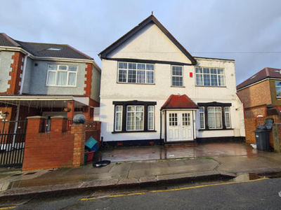 5 Bedroom Detached House For Rent In Hounslow