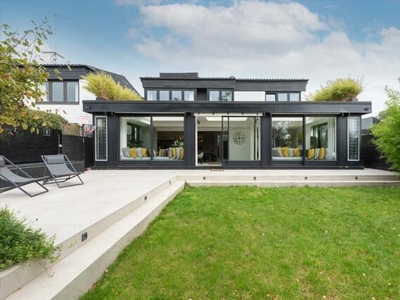 5 Bedroom Detached House For Sale In Hampstead, London