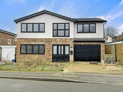 5 Bedroom Detached House For Sale In Loughton