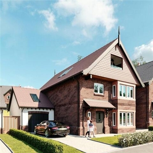 5 Bedroom Detached House For Sale In The Village