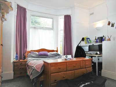 6 bedroom detached house for rent in Melton Road, West Bridgford, NG2
