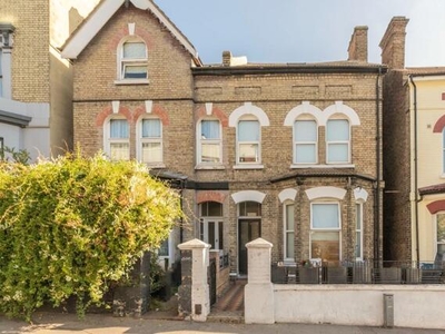 6 Bedroom House Of Multiple Occupation For Sale In London