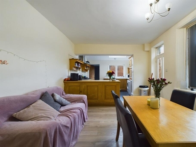 6 bedroom terraced house for rent in Queens Road, Jesmond, Newcastle Upon Tyne, NE2