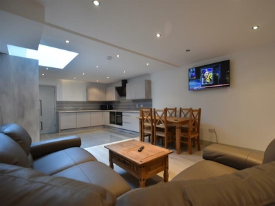 7 bedroom terraced house for rent in EN-SUITE £120 PPPW for Group of 7. Heeley Rd, Selly Oak B29 6EL, B29