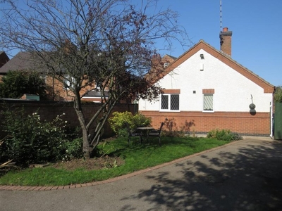 Carlyle Court Carlyle Road, West Bridgford, NOTTINGHAM - 2 bedroom bungalow
