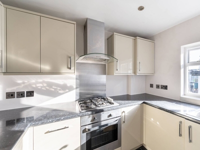 Flat in Fulham Palace Road, Bishop's Park, SW6