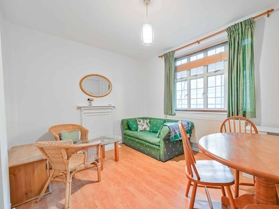 Flat in Russell Court, Bloomsbury, WC1H