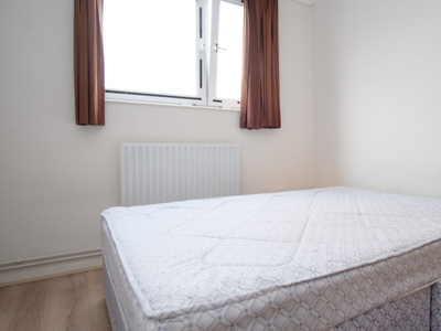 Great room in 3-bedroom flat in Belgravia, London