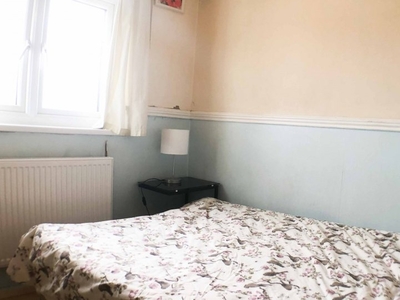 Room in a 4-Bedroom Apartment for rent in Bermondsey, London