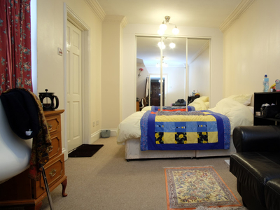 Spacious room in flat in Marylebone, London