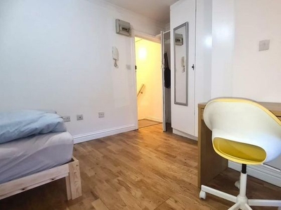 Studio flat to rent London, N16 8BH