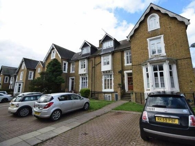 1 Bedroom Apartment For Sale In Slough, Berkshire