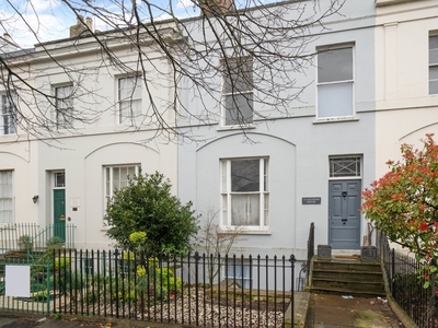 1 bedroom property to let in Clarence Road Cheltenham GL52